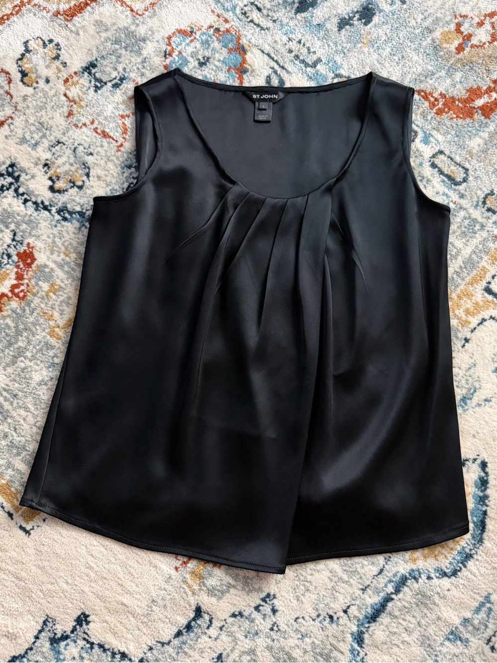 •ST JOHN• Black Pleated Sleeveless Top Sz Small